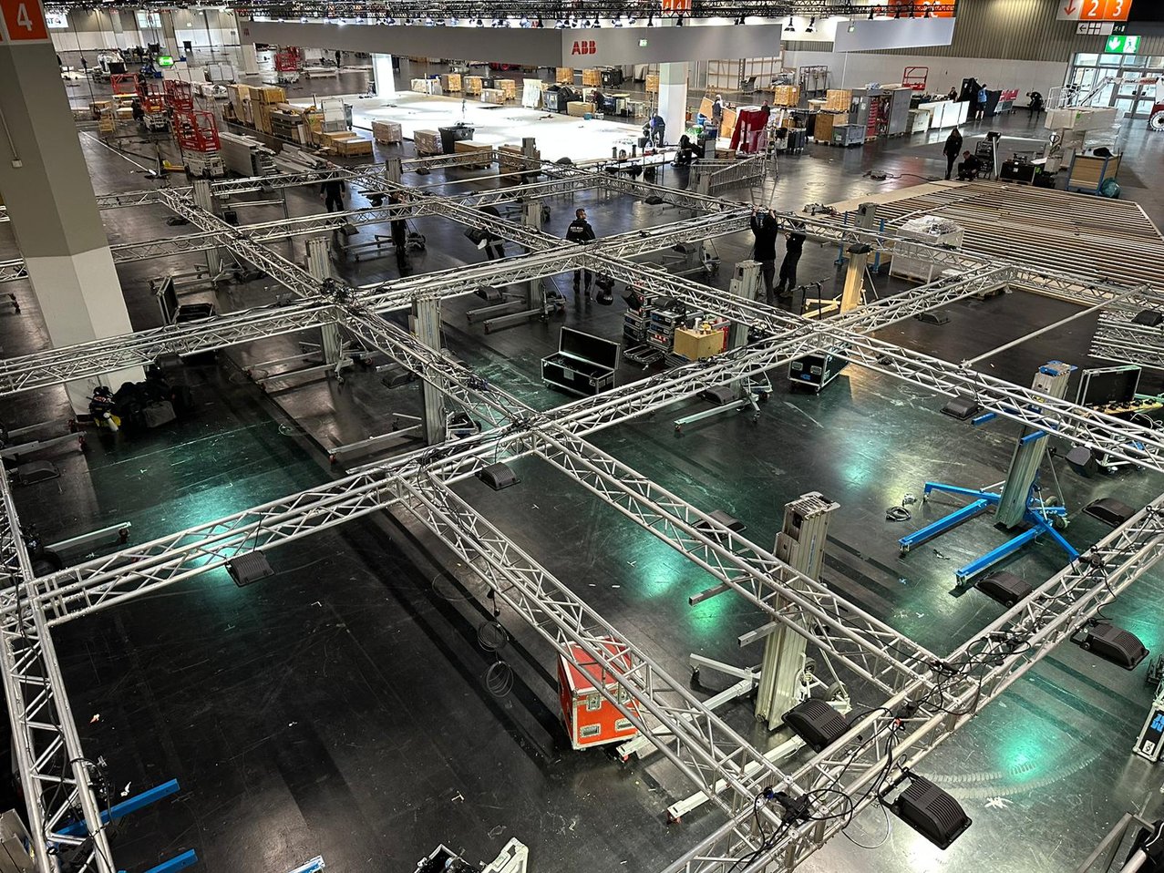 Trusskonstruktion am Boden